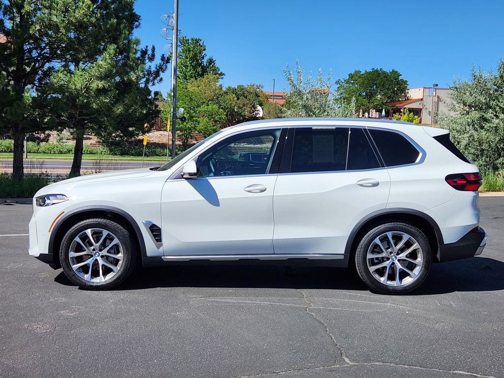 Used 2024 BMW X5 xDrive40i AWD/4WD image 2