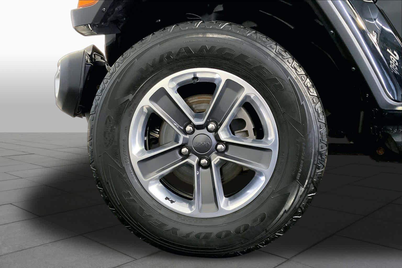 Used 2021 Jeep Wrangler Unlimited Sahara AWD/4WD image 11