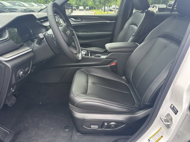 New 2026 Jeep Grand Cherokee Limited w/ Limited Altitude Package AWD/4WD image 9
