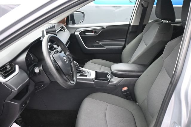 Used 2025 Toyota RAV4 XLE FWD image 12