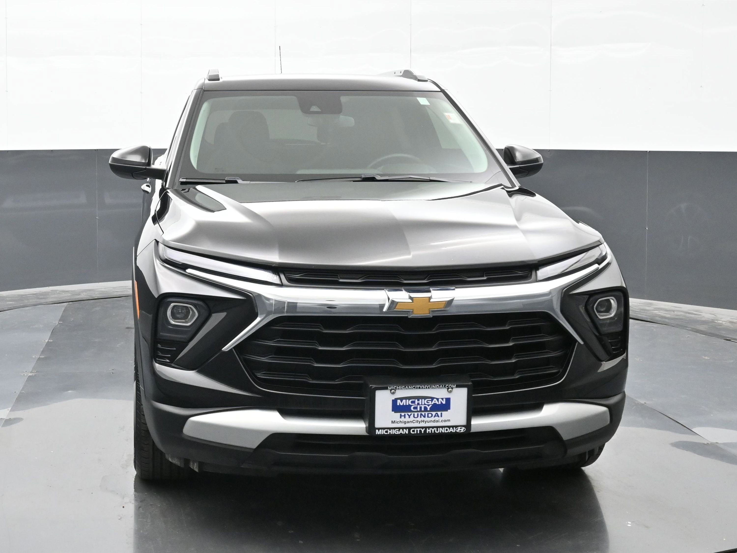 Used 2024 Chevrolet TrailBlazer LT w/ LT Cold Weather Package image 3