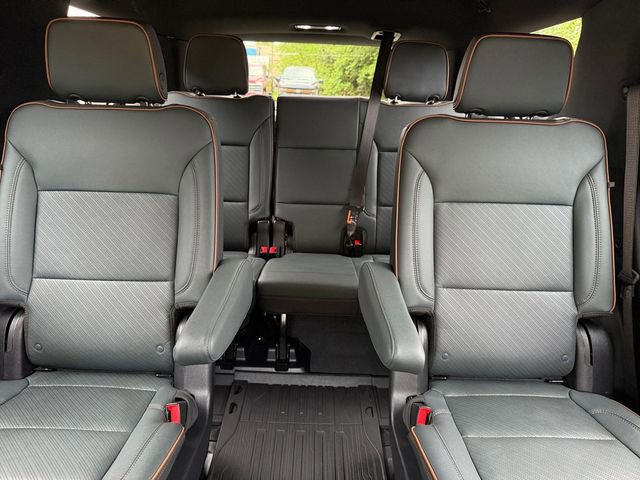 Used 2025 GMC Yukon AT4 w/ AT4 Premium Package AWD/4WD image 13