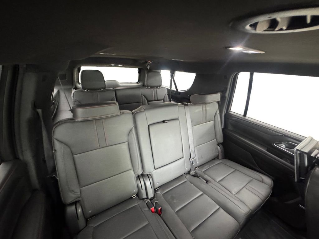Used 2022 Chevrolet Suburban RST w/ Luxury Package AWD/4WD image 16