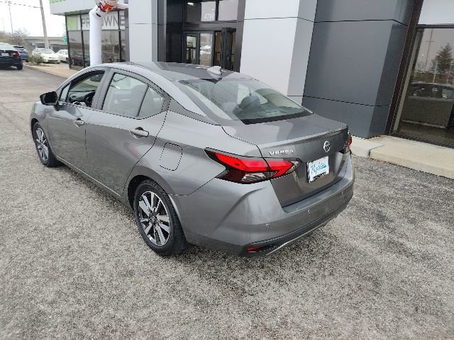 Used 2020 Nissan Versa SV image 3