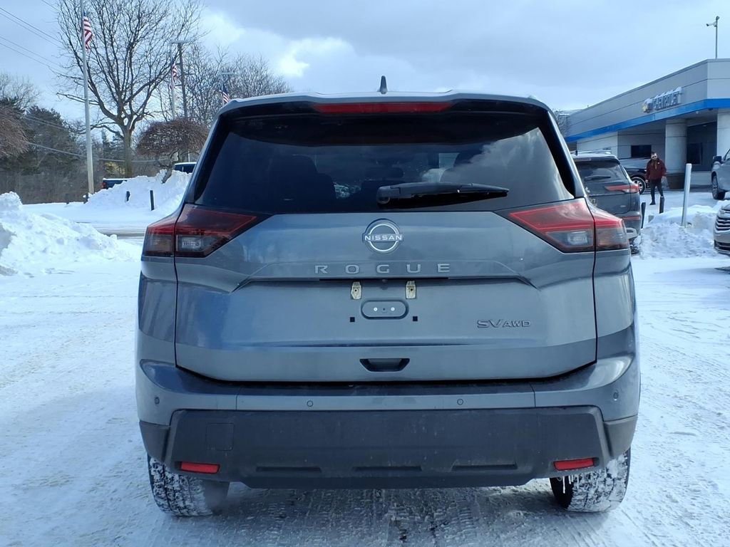 Used 2024 Nissan Rogue SV image 6