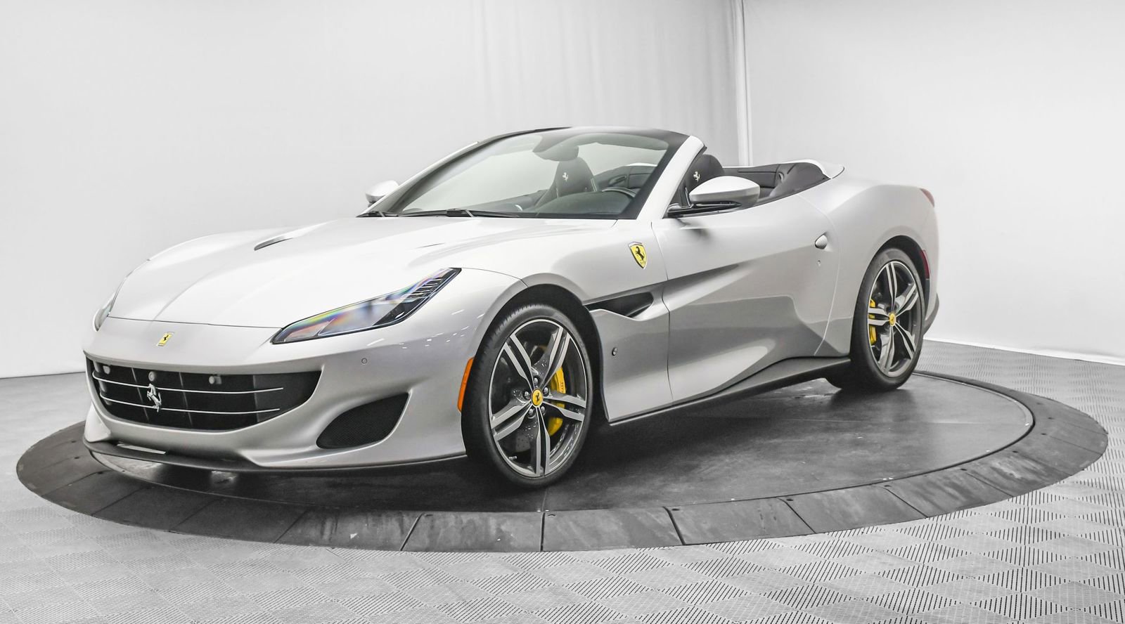 Used 2019 Ferrari Portofino image 4