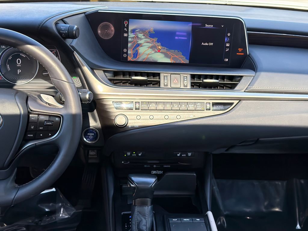 Used 2021 Lexus ES 300h w/ Premium Package image 18