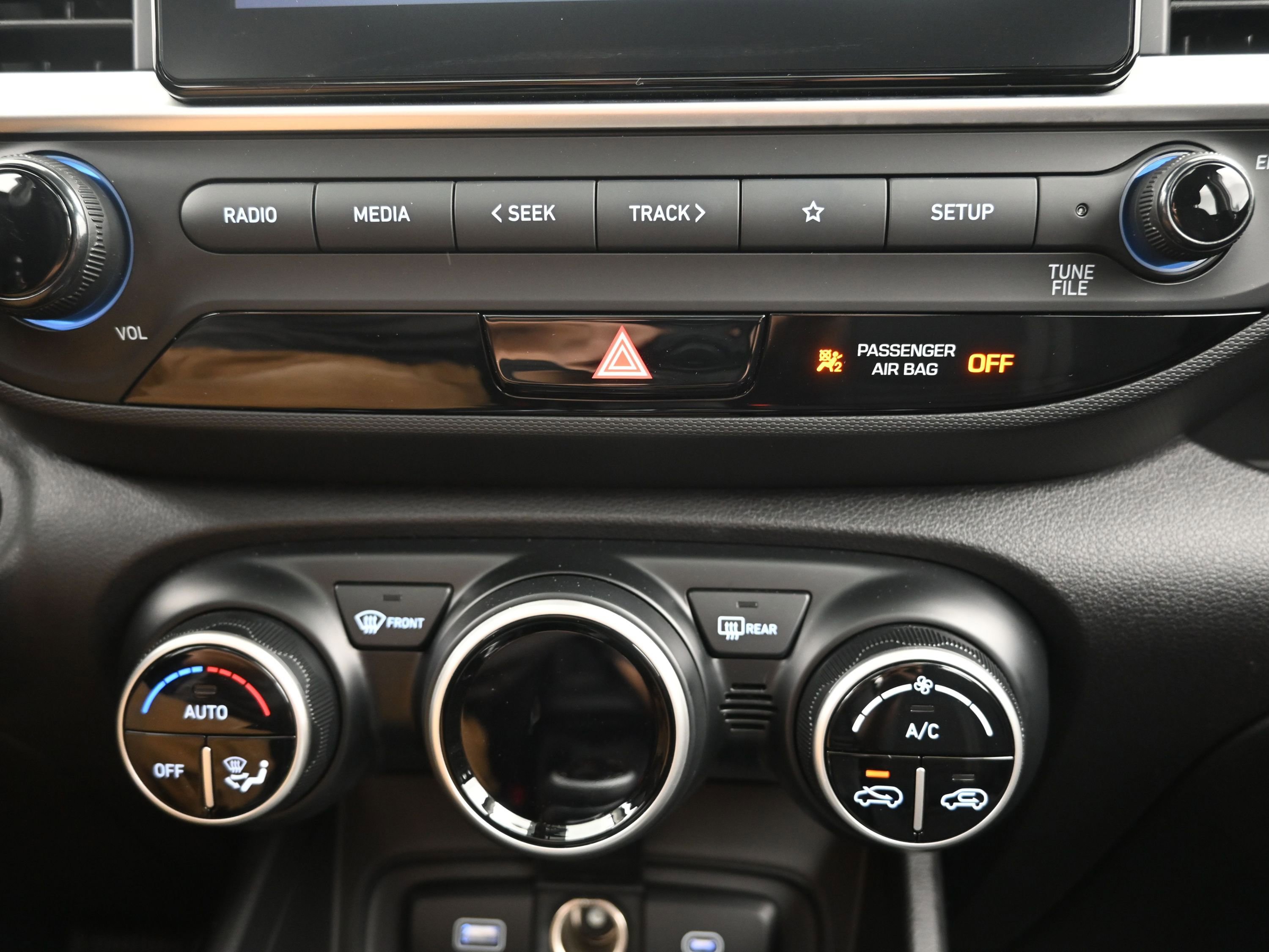 Used 2024 Hyundai Venue SEL image 18