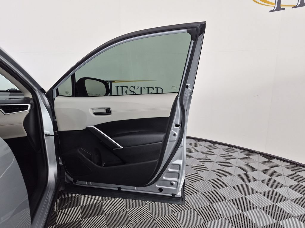 Used 2023 Toyota Corolla Cross L FWD image 36
