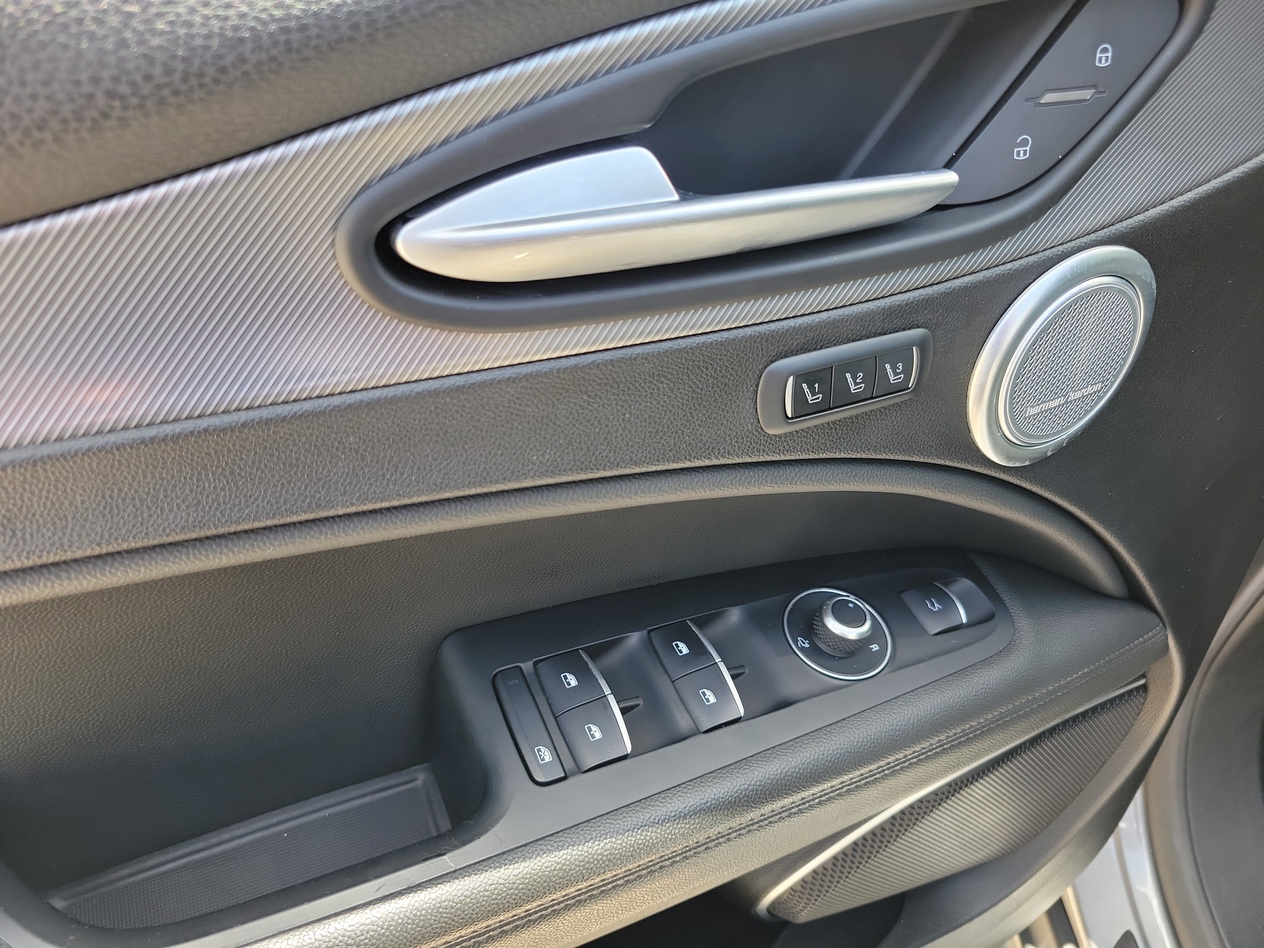 Used 2018 Alfa Romeo Stelvio Ti AWD/4WD image 23