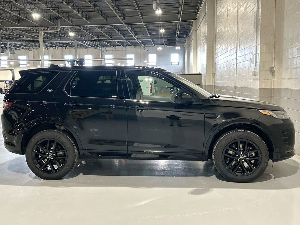 New 2026 Land Rover Discovery Sport Landmark image 4