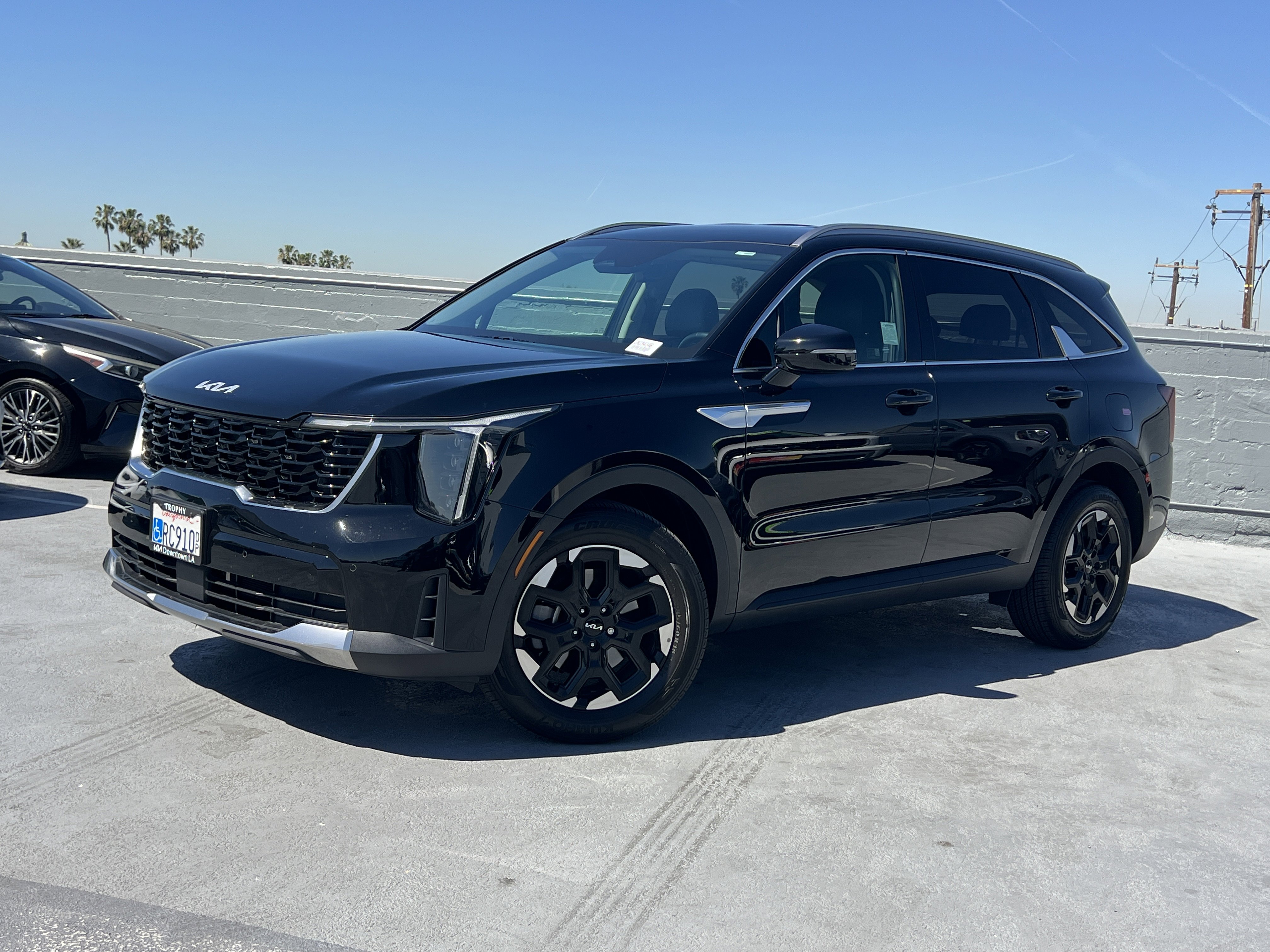 Certified 2025 Kia Sorento S image 2