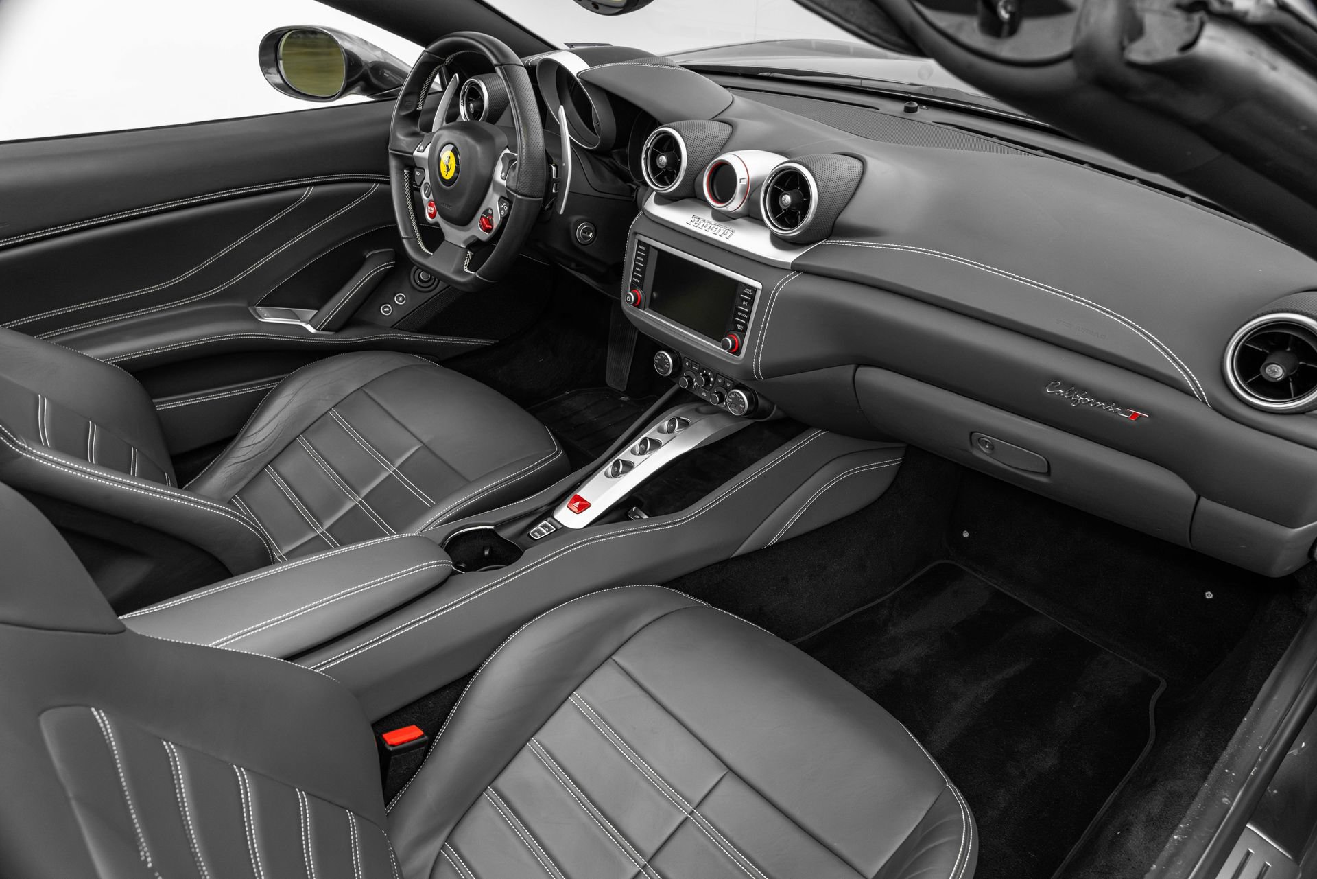 Certified 2016 Ferrari California T RWD image 32