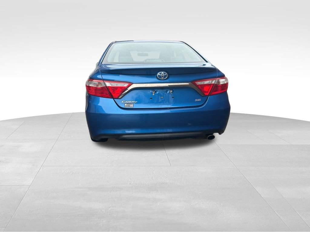 Used 2017 Toyota Camry SE image 4