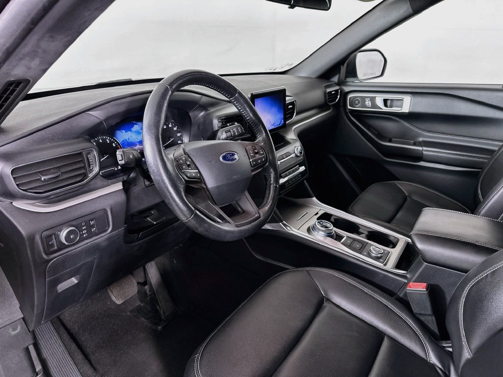 Used 2020 Ford Explorer XLT w/ Equipment Group 202A AWD/4WD image 14