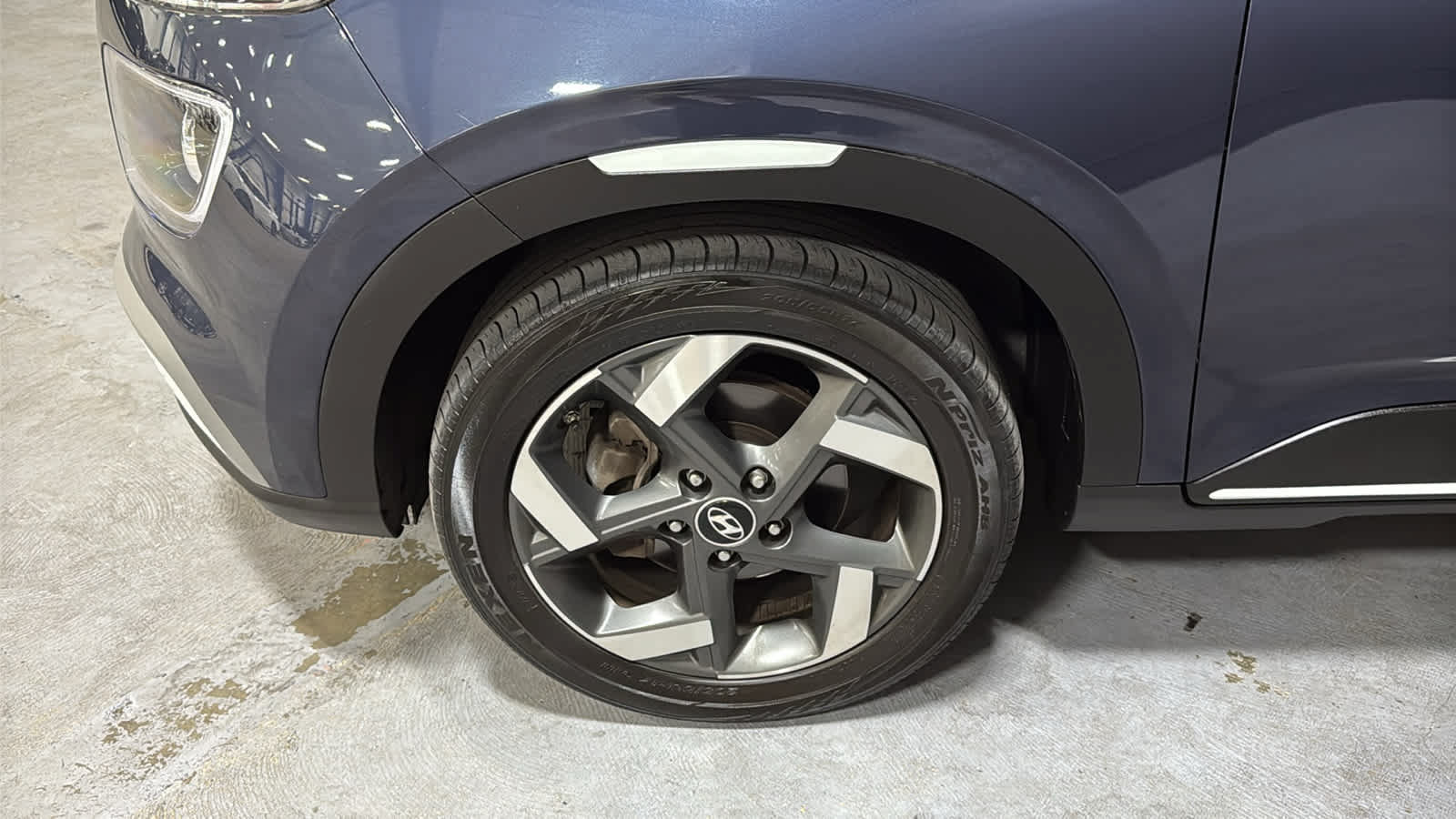 Used 2023 Hyundai Venue Limited w/ Cargo Package FWD image 8