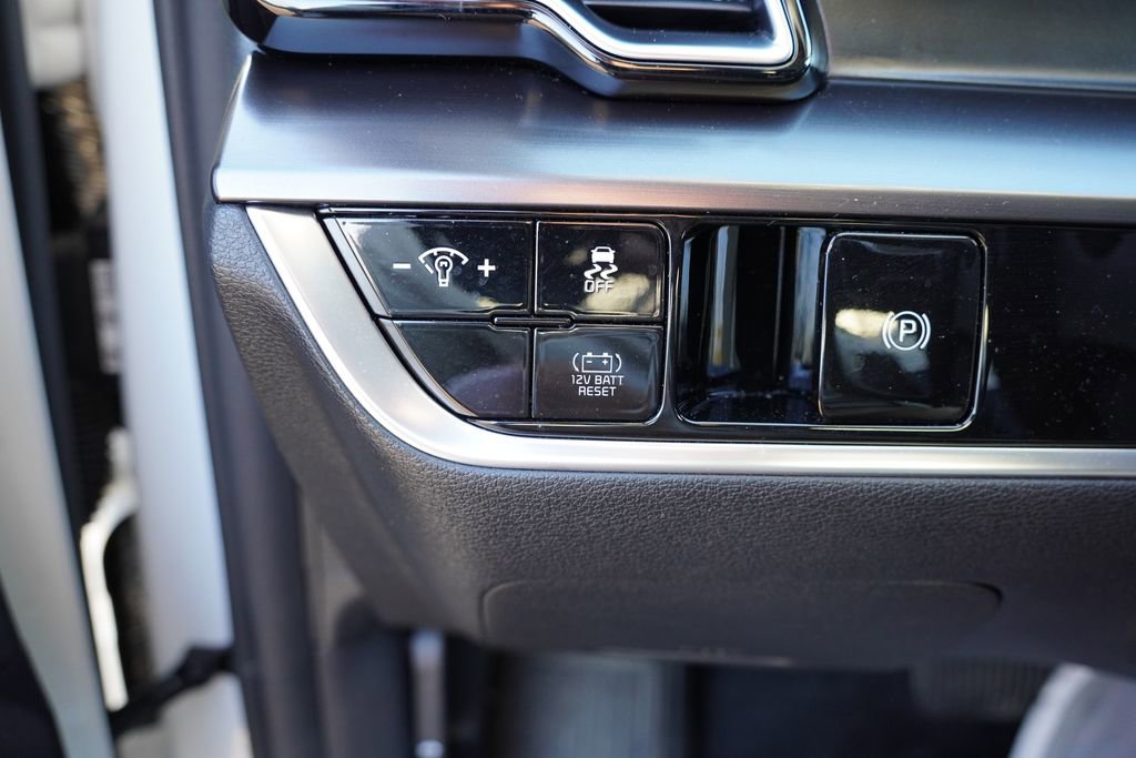 Certified 2025 Kia Sportage EX AWD/4WD image 22