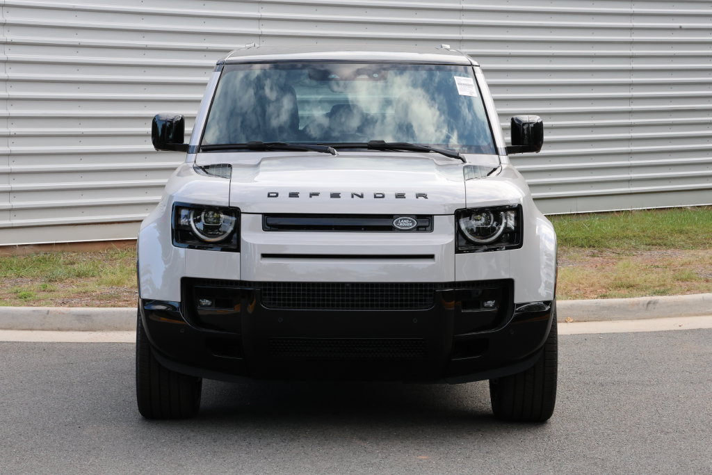 New 2026 Land Rover Defender 110 X-Dynamic SE AWD/4WD image 5