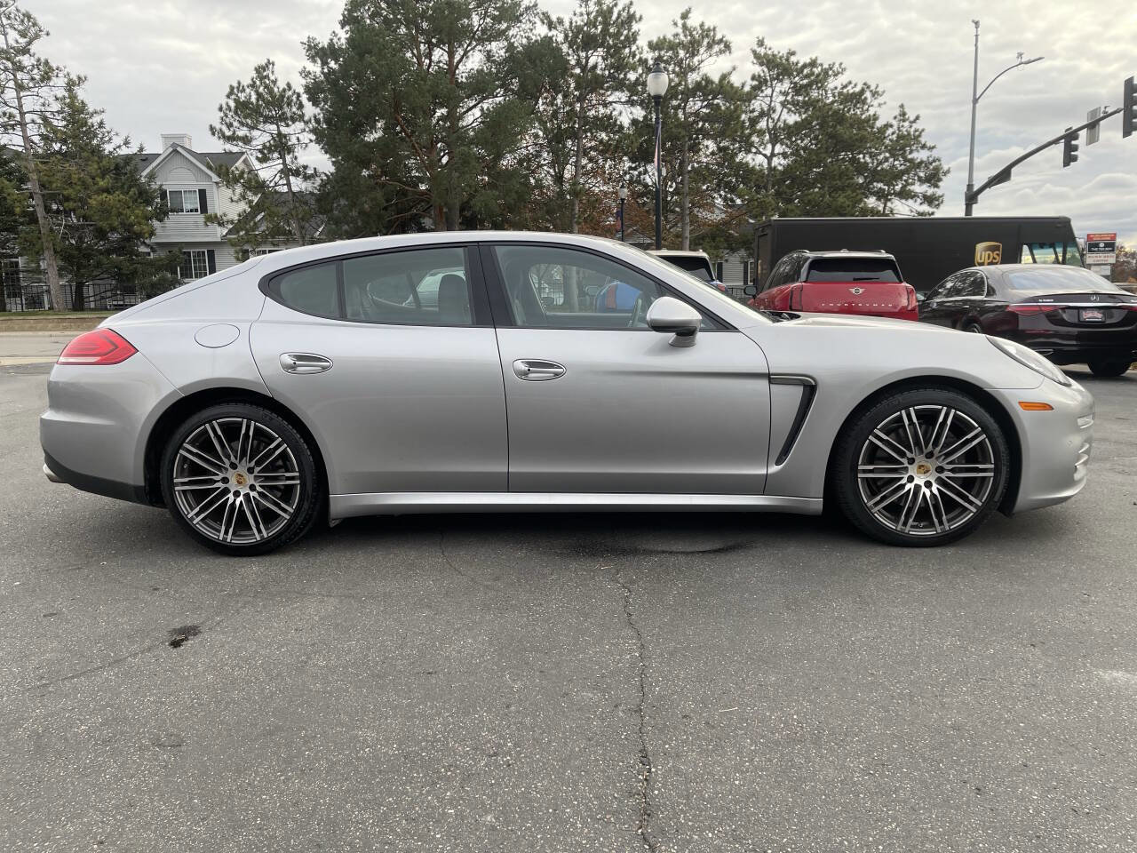Used 2016 Porsche Panamera 4 Edition image 8