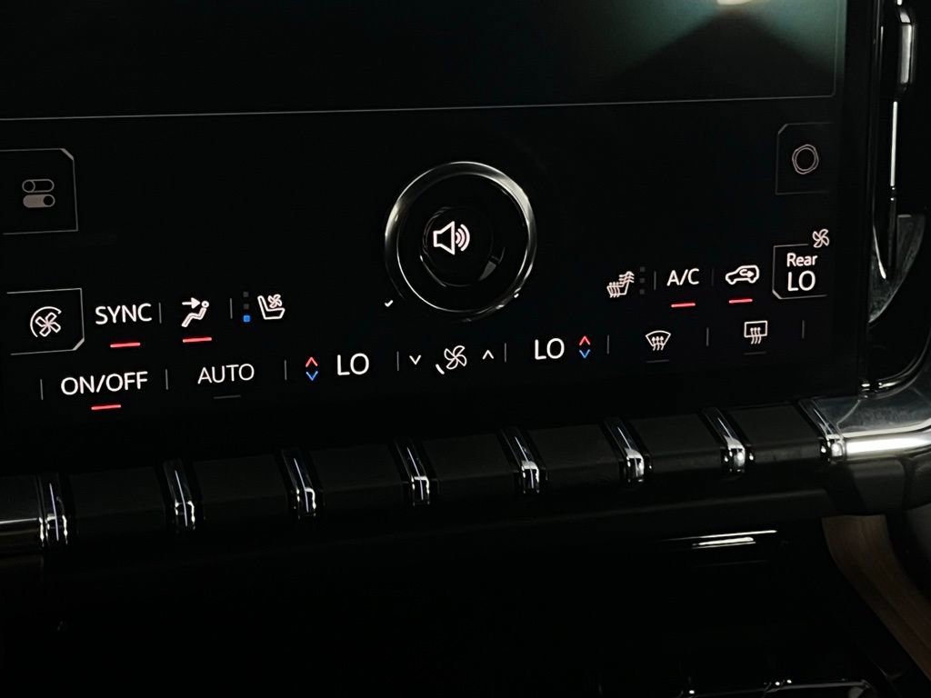 Used 2025 GMC Yukon Denali image 17