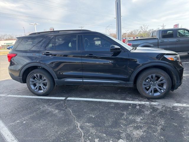 Used 2023 Ford Explorer XLT w/ Equipment Group 202A image 4