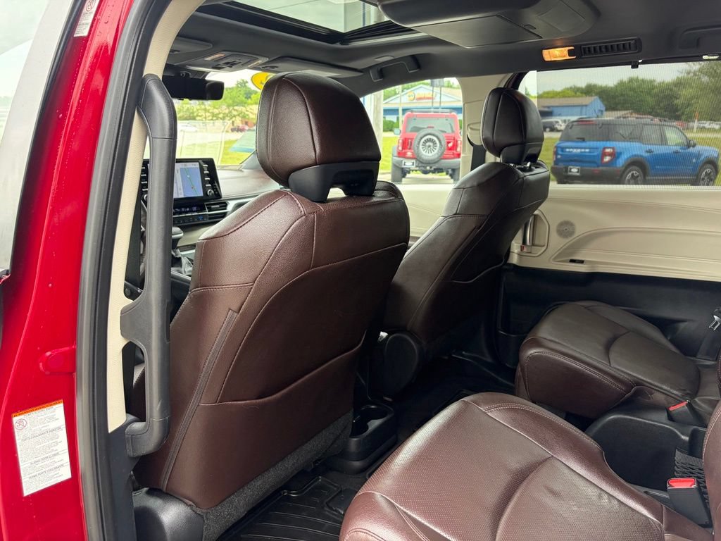 Used 2022 Toyota Sienna Platinum AWD/4WD image 14