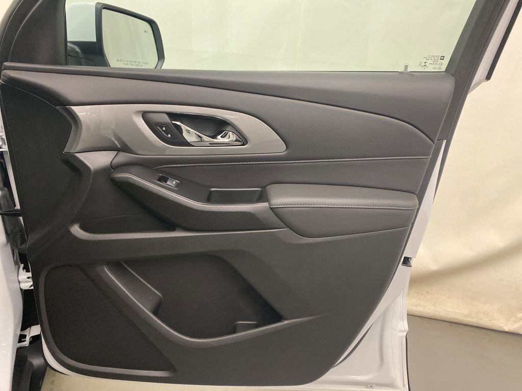 Used 2023 Chevrolet Traverse LT image 11