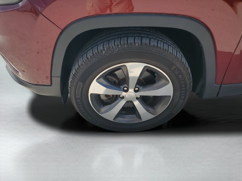 Used 2019 Jeep Cherokee Limited AWD/4WD image 27