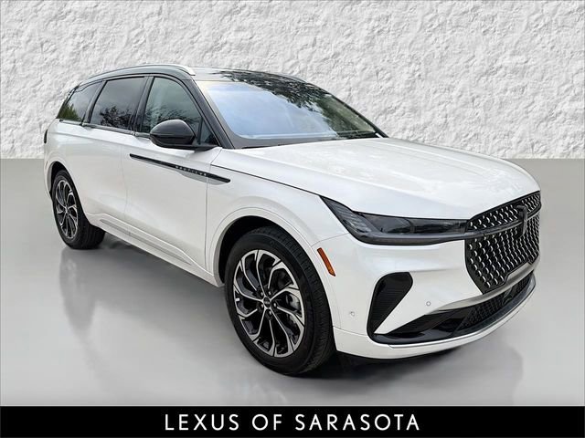 Used 2024 Lincoln Nautilus Reserve image 1