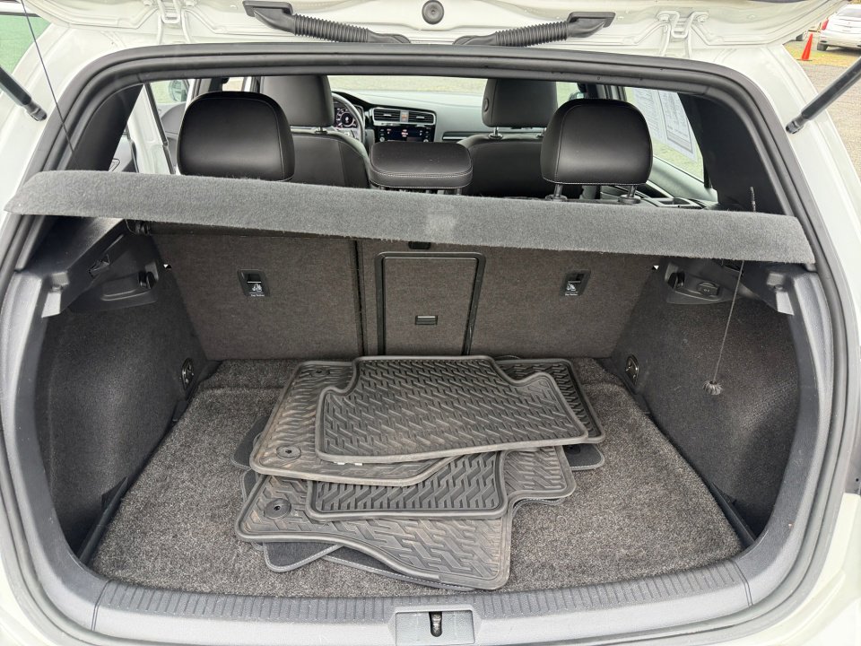 Used 2019 Volkswagen Golf R 4-Door image 19