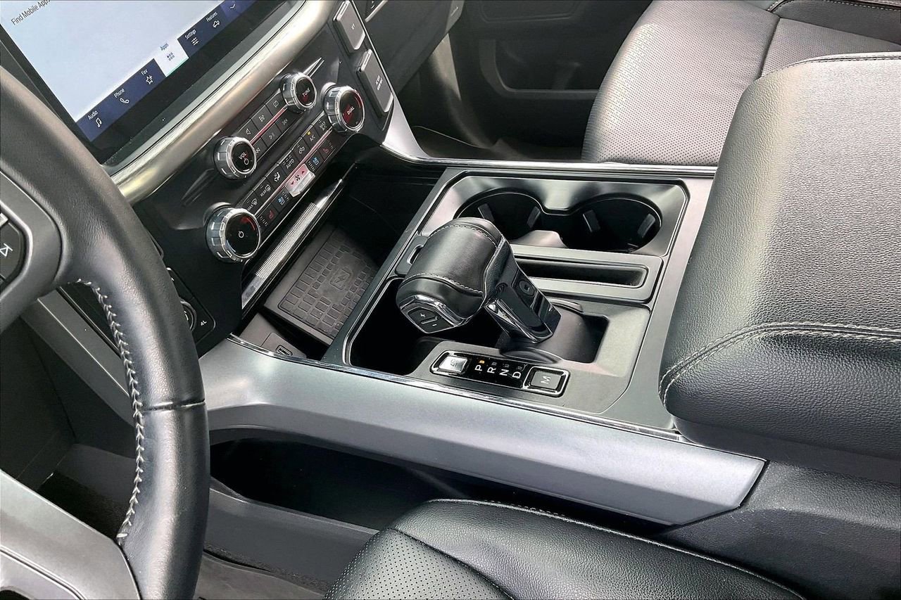 Used 2022 Ford F150 Lariat w/ Trailer Tow Package image 32