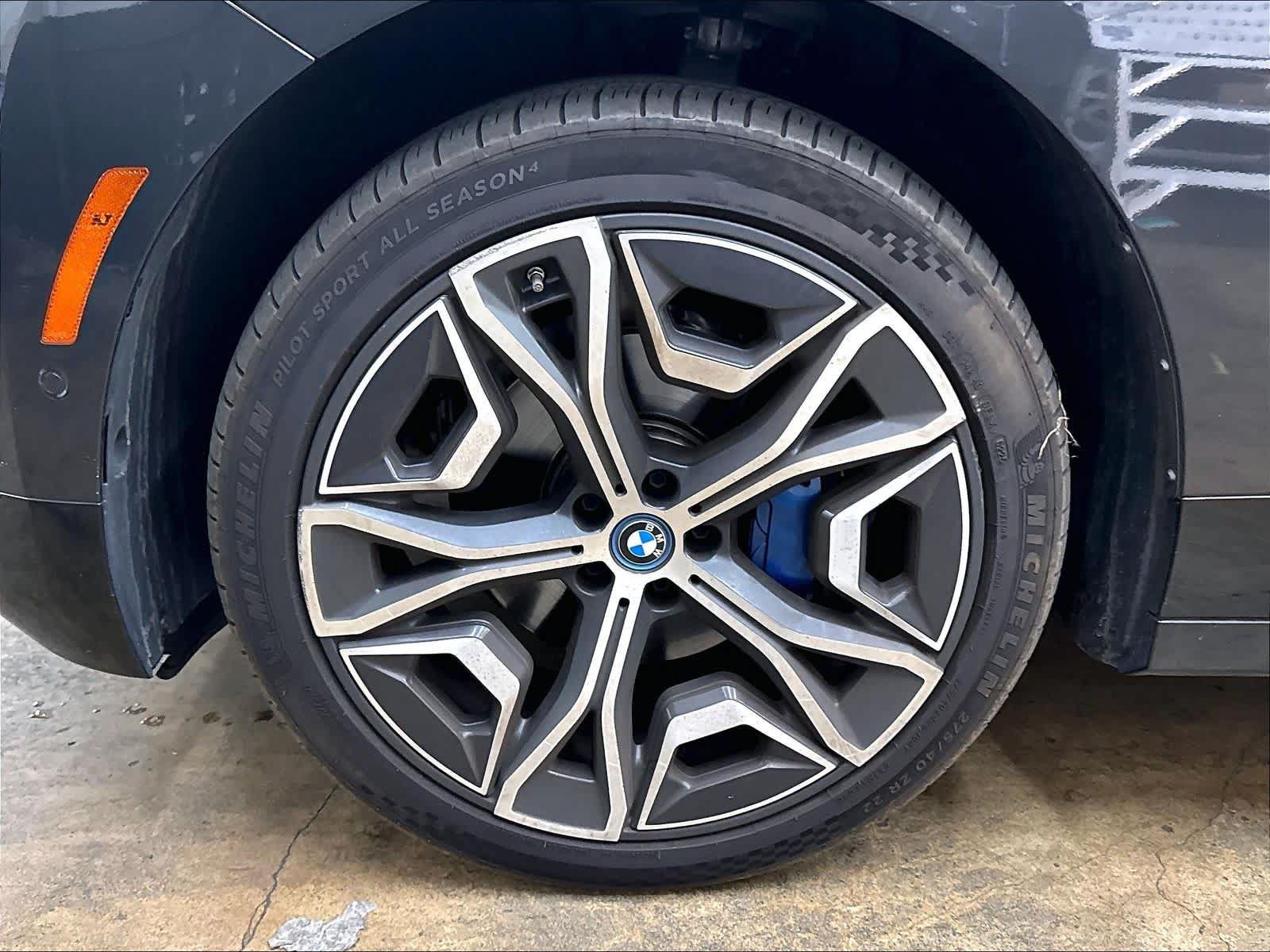Used 2024 BMW iX xDrive50 w/ Sport Package AWD/4WD image 12