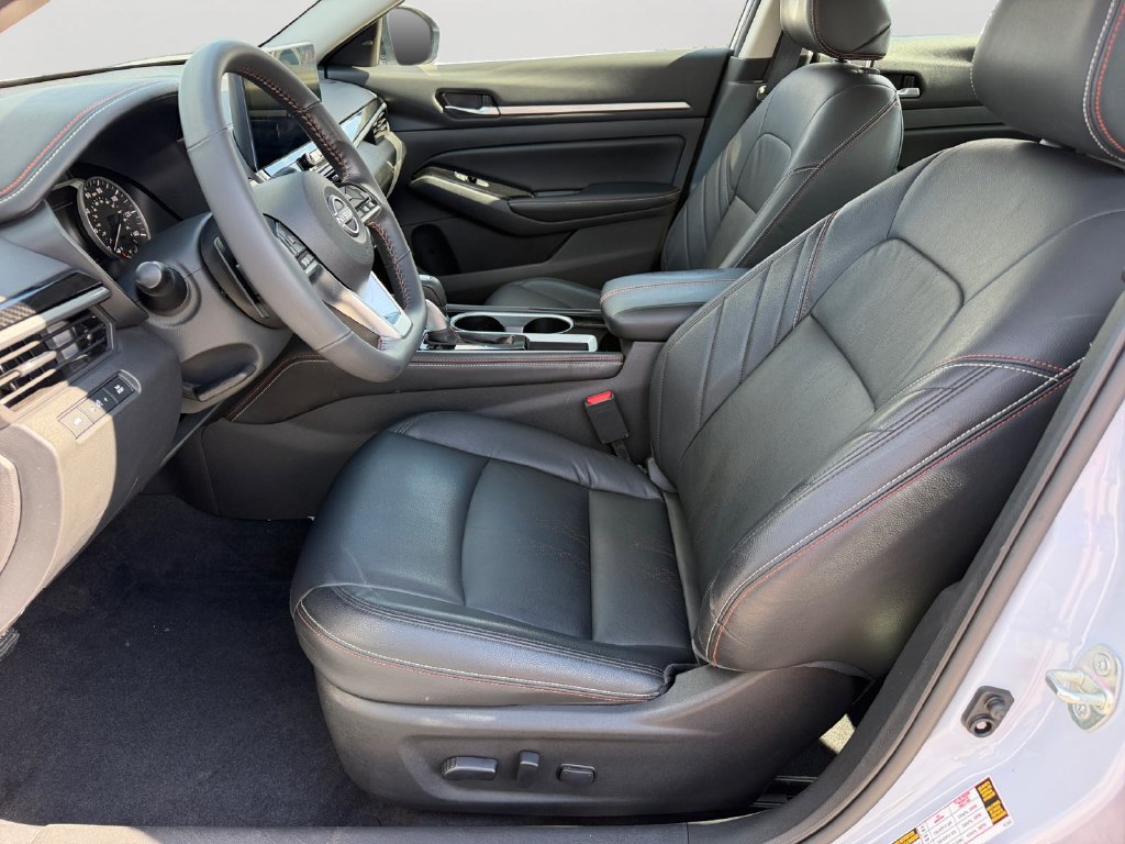 Used 2024 Nissan Altima 2.5 SR w/ SR Premium Package FWD image 16