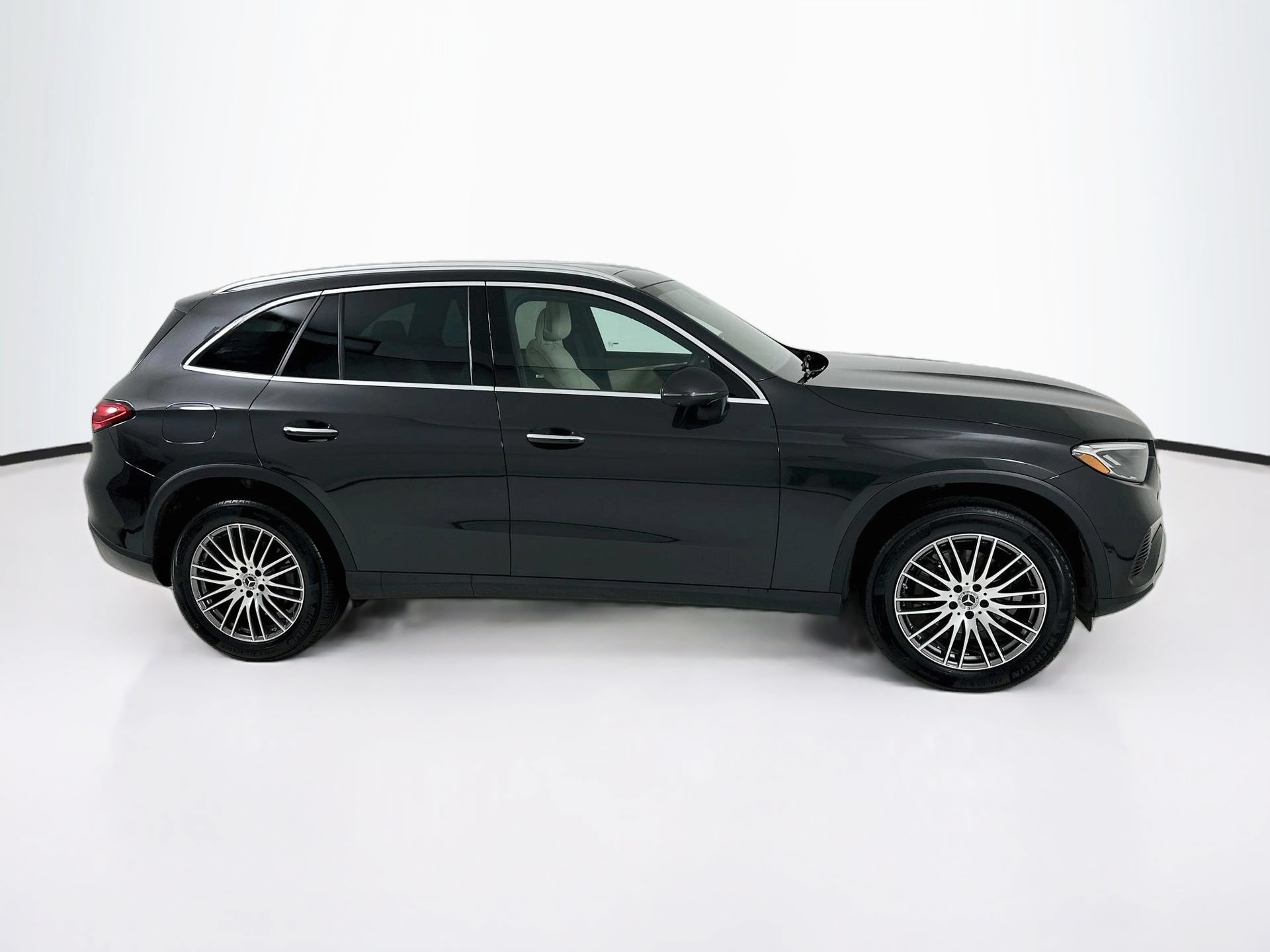 Certified 2026 Mercedes-Benz GLC 300 image 9