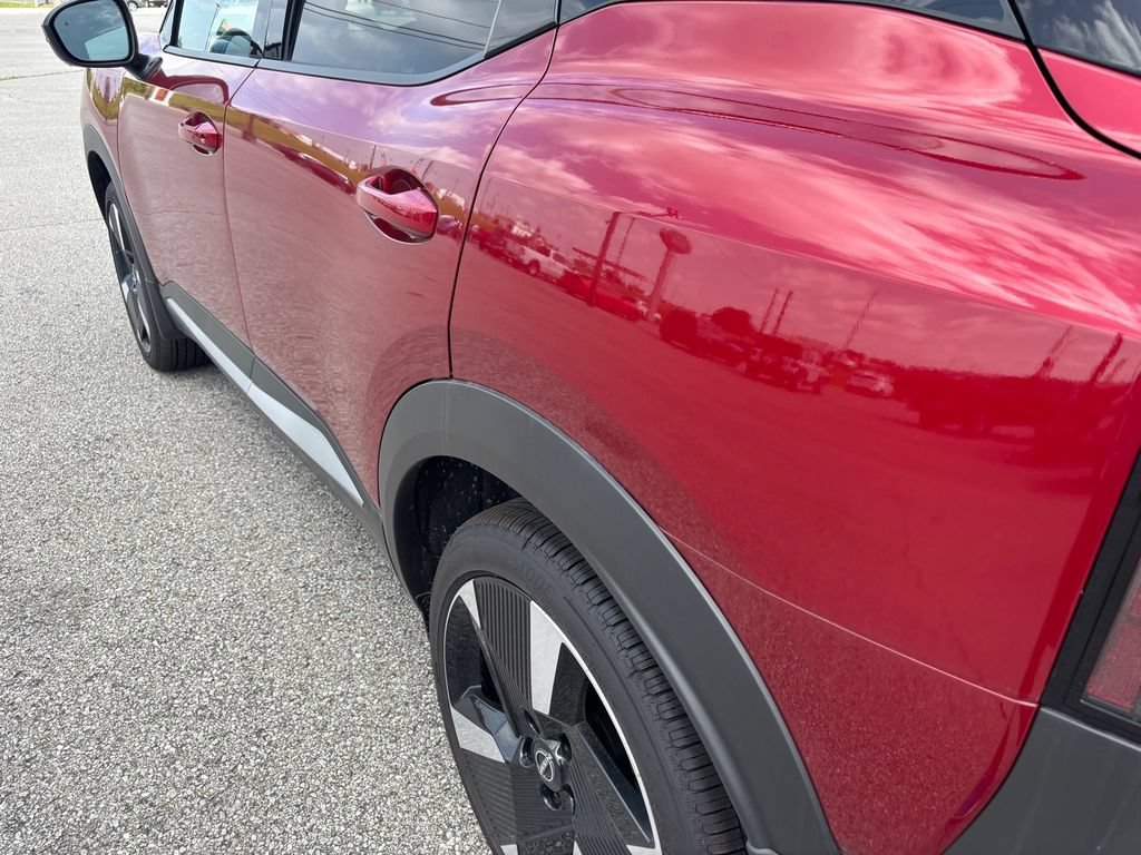 New 2025 Nissan Kicks SR FWD image 17