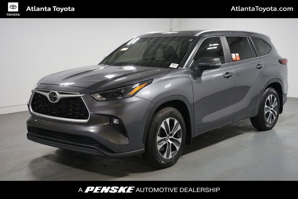Certified 2024 Toyota Highlander XLE image 1