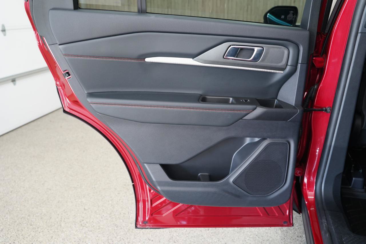 Used 2026 Ford Explorer ST-Line w/ ST-Line Street Pack RWD image 36