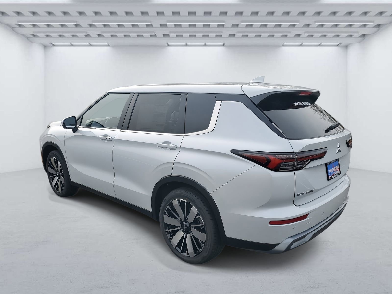 New 2026 Mitsubishi Outlander SE image 3