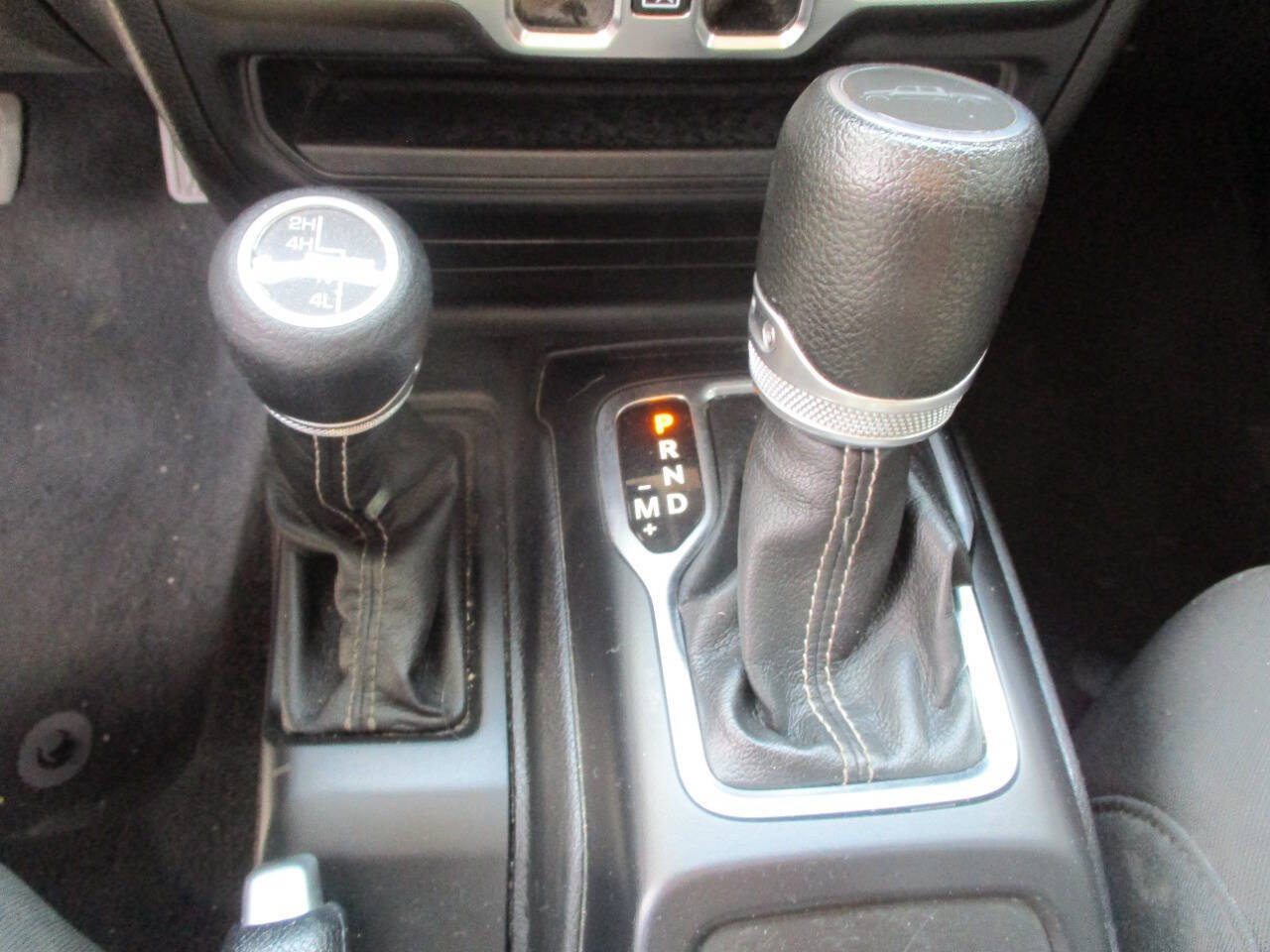 Used 2023 Jeep Gladiator Overland AWD/4WD image 12