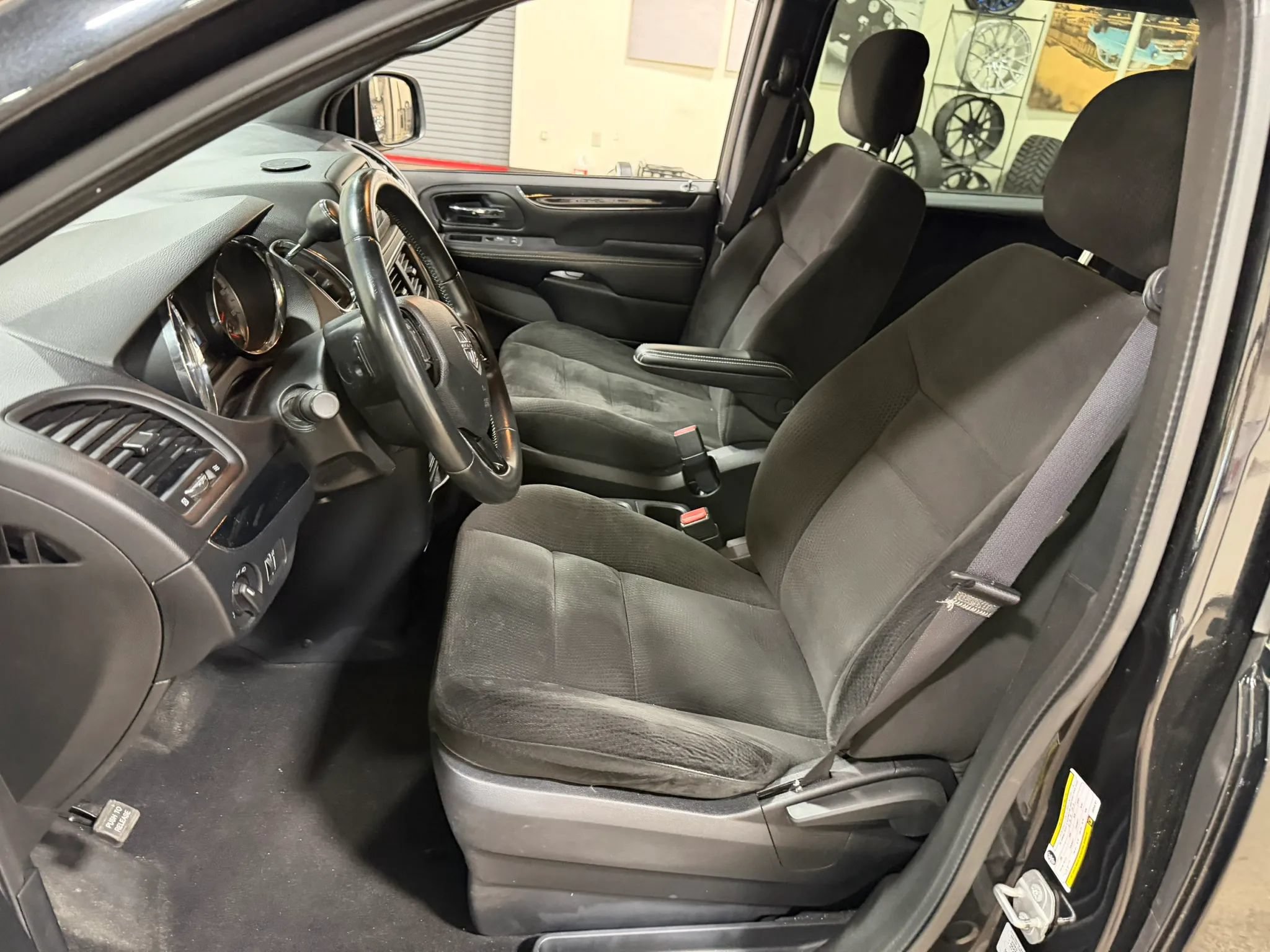 Used 2016 Dodge Grand Caravan SE FWD image 36