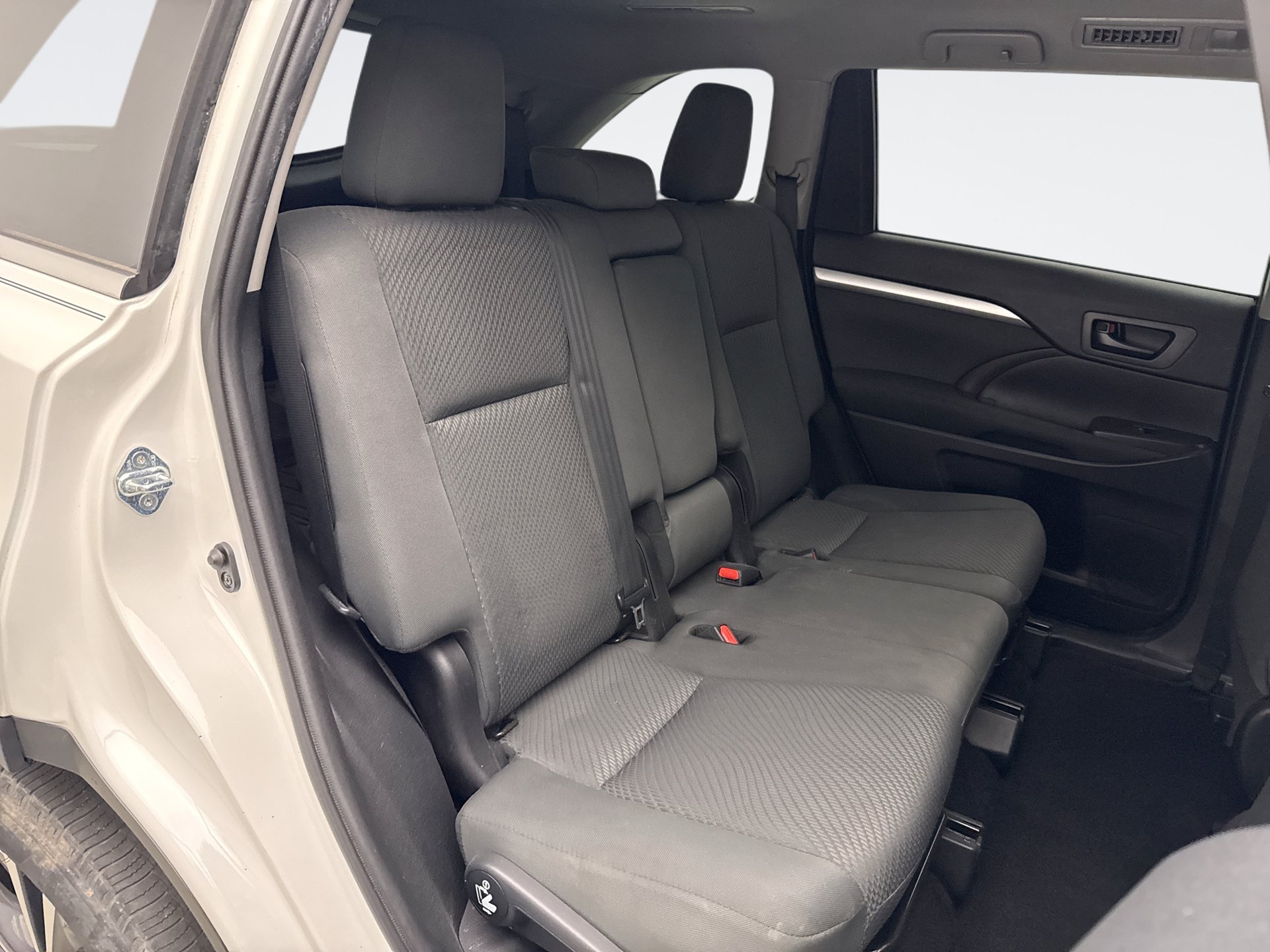 Used 2019 Toyota Highlander LE FWD image 17