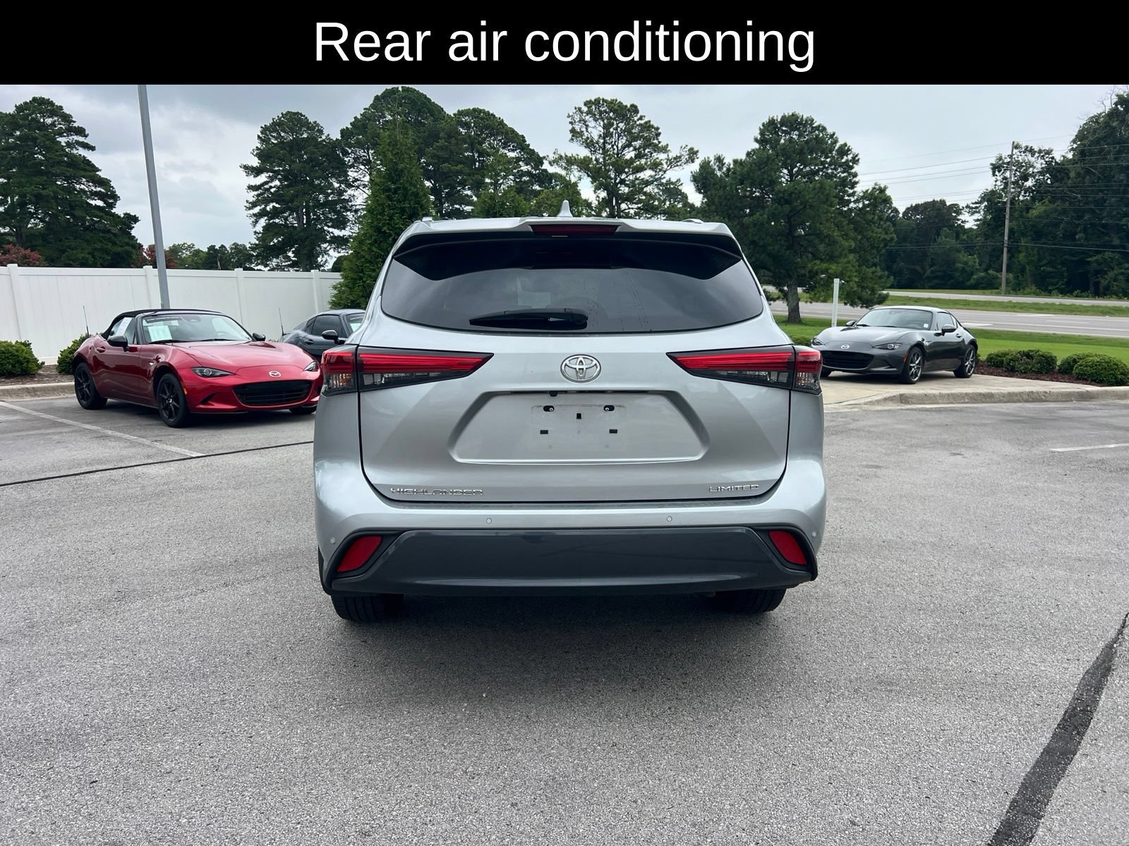 Used 2021 Toyota Highlander Limited FWD image 7