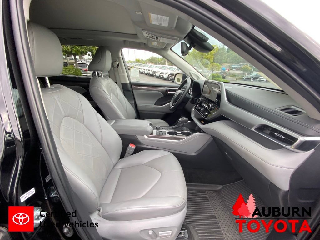 Certified 2024 Toyota Highlander Platinum AWD/4WD image 16