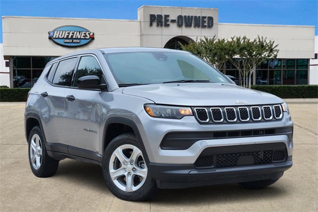 Used 2023 Jeep Compass Sport image 1
