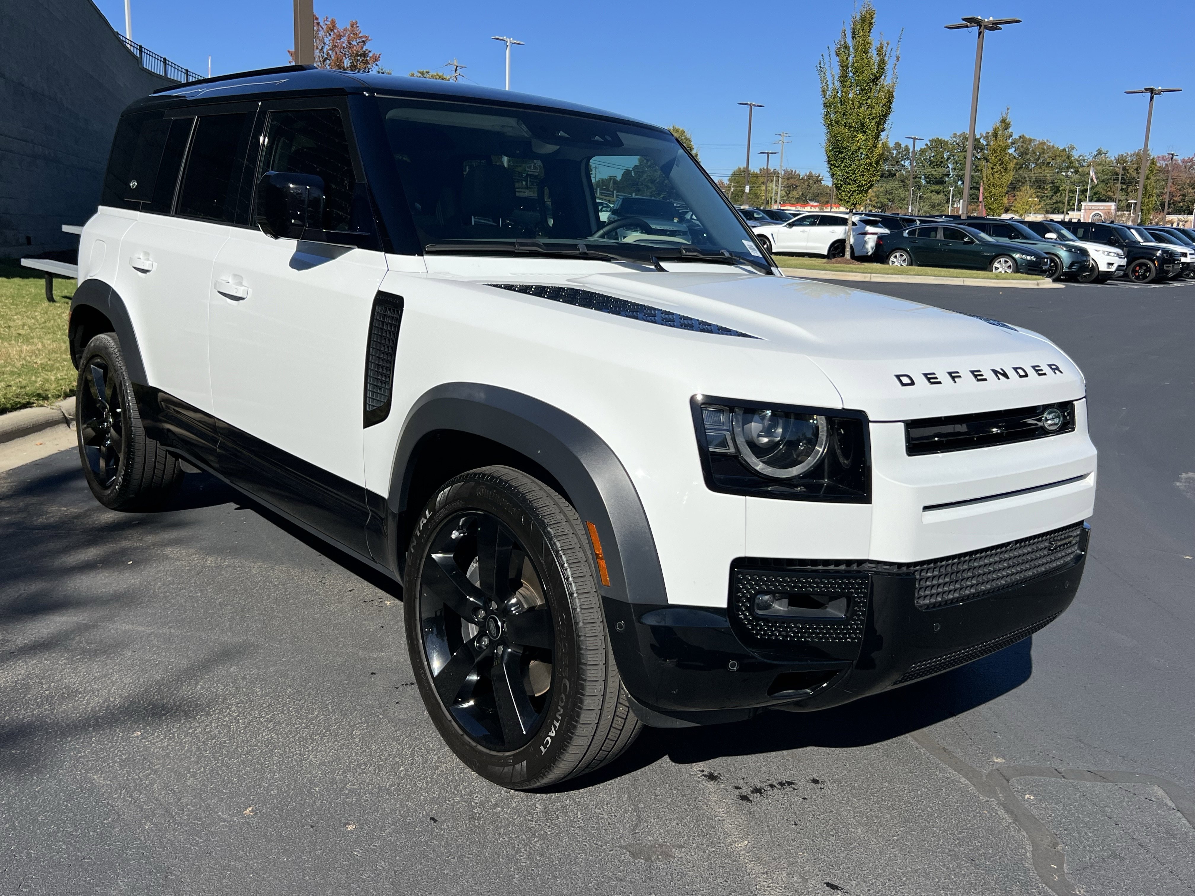 Used 2023 Land Rover Defender 110 X-Dynamic SE image 9
