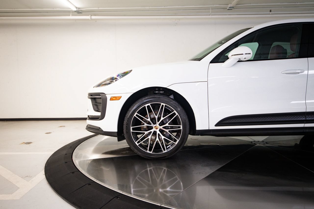 Certified 2023 Porsche Macan AWD/4WD image 11