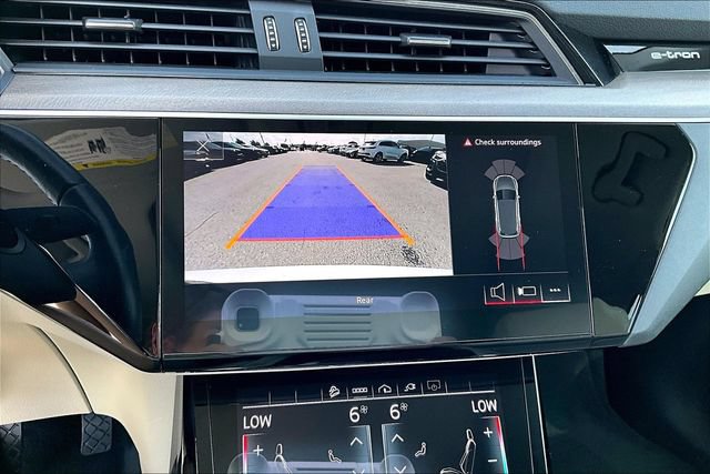 Used 2024 Audi Q8 e-tron Premium AWD/4WD image 23