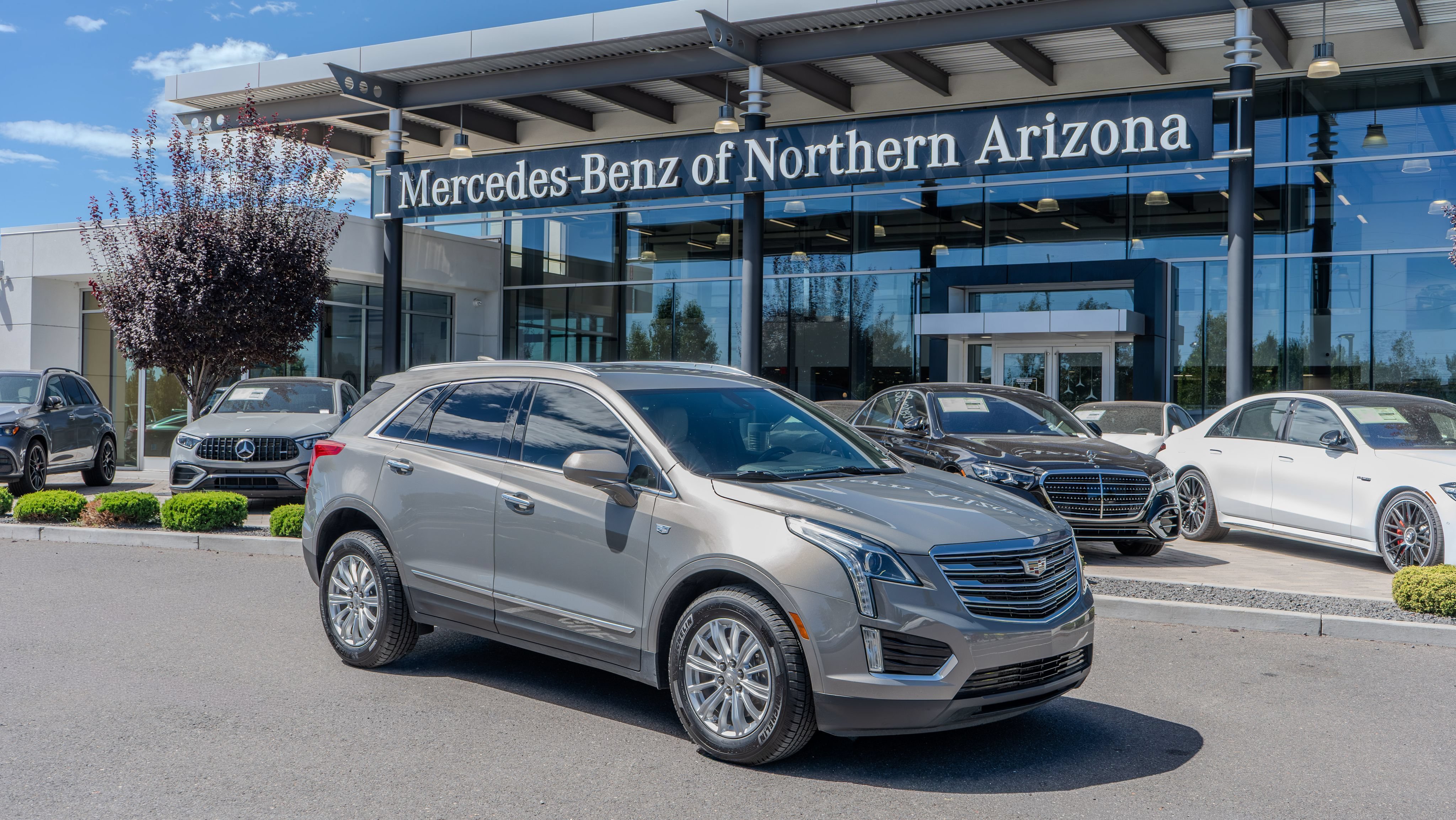 Used 2018 Cadillac XT5 FWD w/ LPO, Wheel Lock Package image 1
