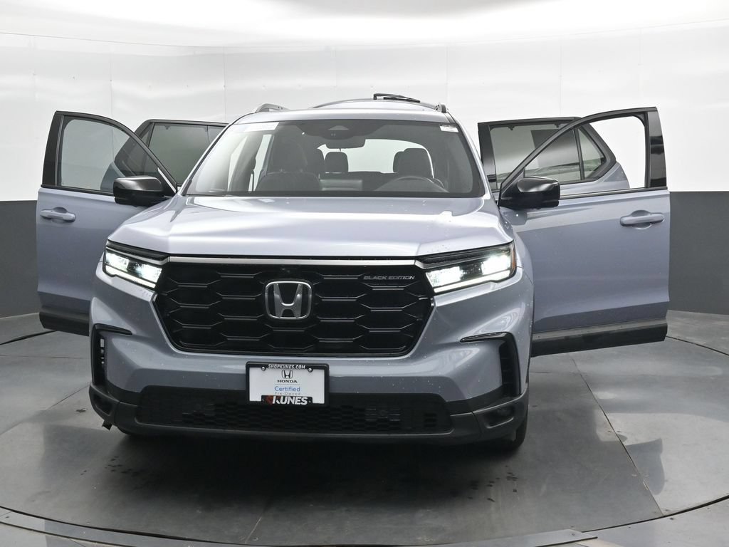 Used 2025 Honda Pilot Black Edition image 40