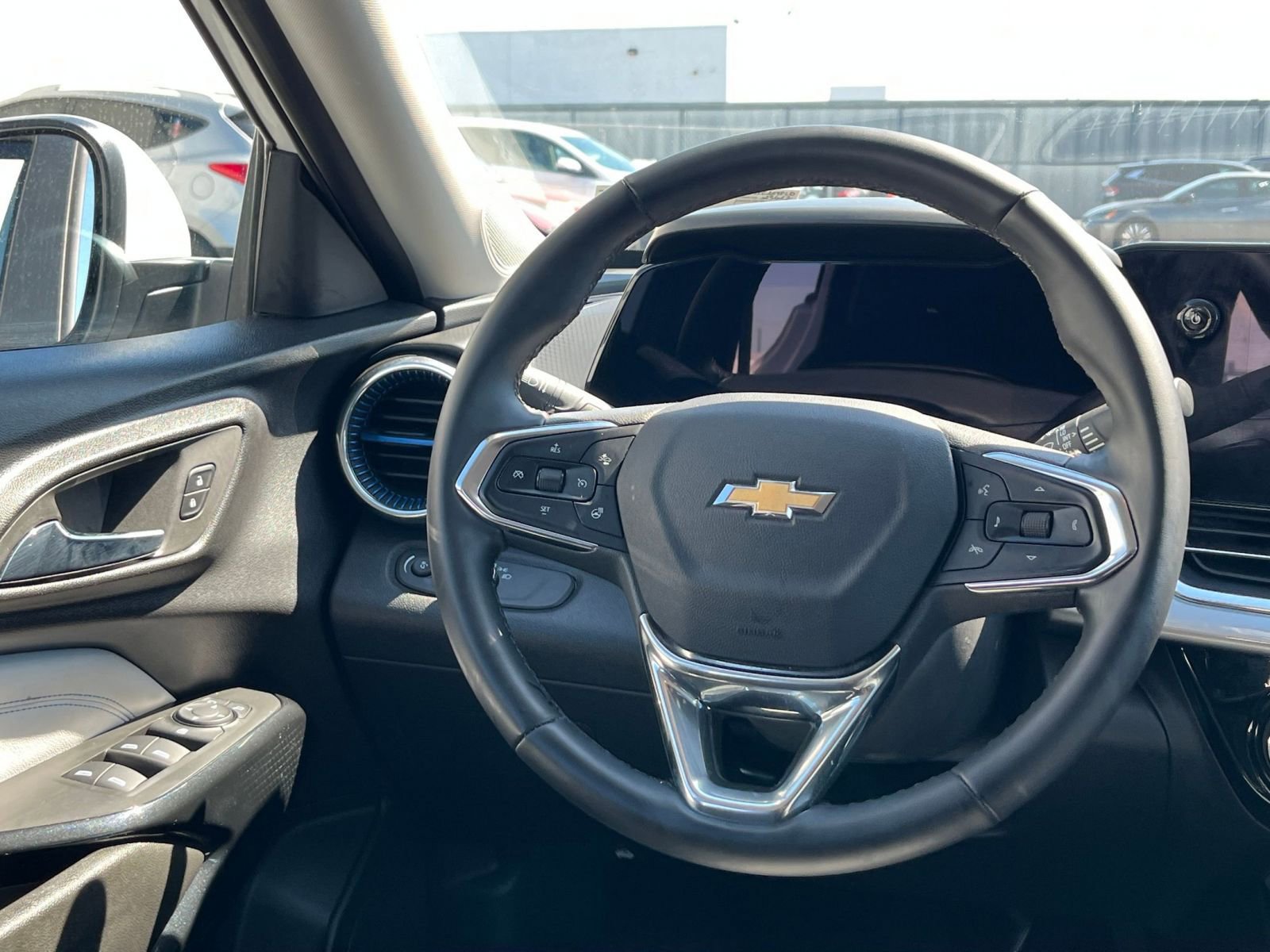 Used 2025 Chevrolet Trax LT w/ LT Convenience Package FWD image 28